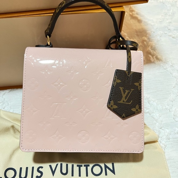 Louis Vuitton Spring Street - Picture 2 of 6